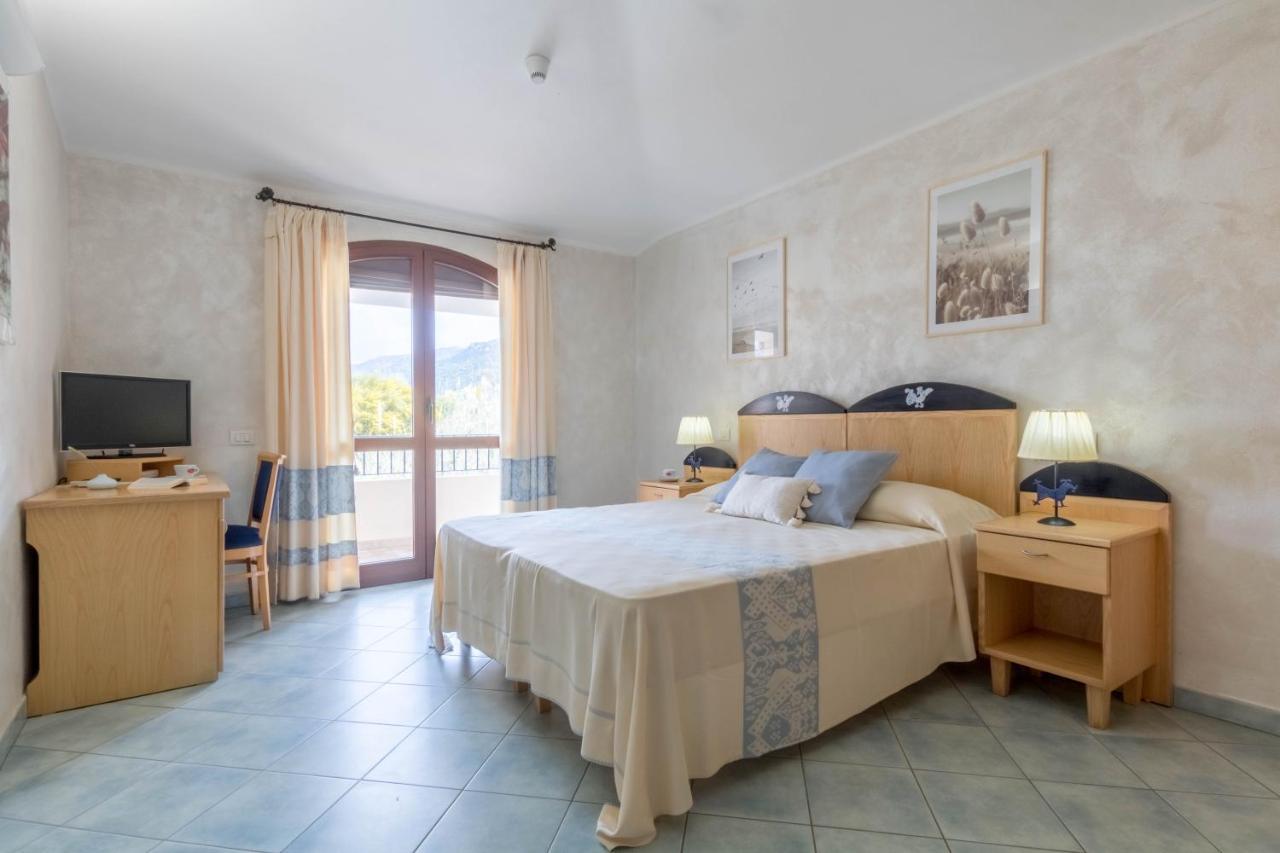 Hotel Villa Del Mare Solanas Solanas  Eksteriør bilde