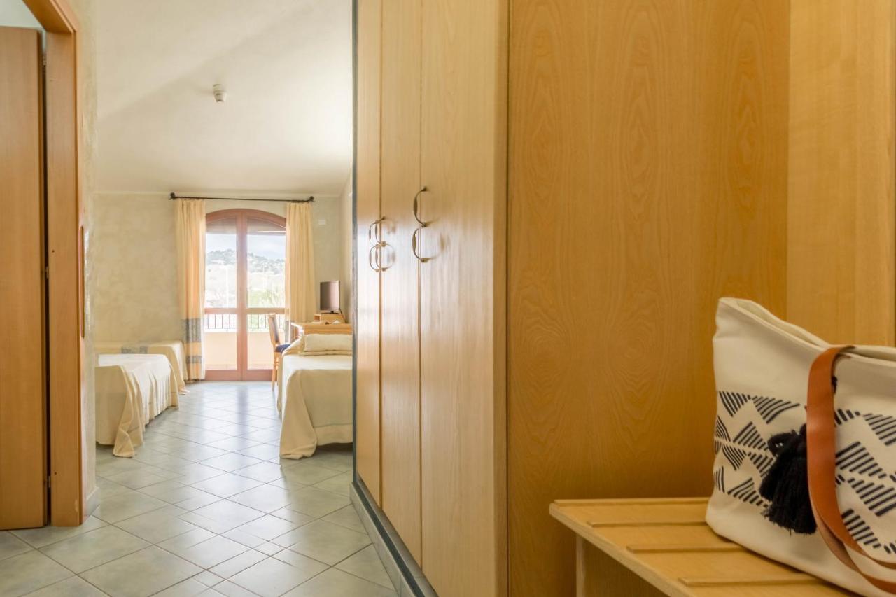Hotel Villa Del Mare Solanas Solanas  Eksteriør bilde