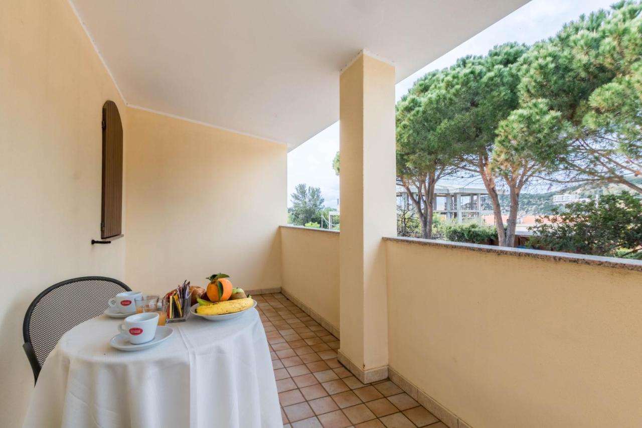 Hotel Villa Del Mare Solanas Solanas  Eksteriør bilde
