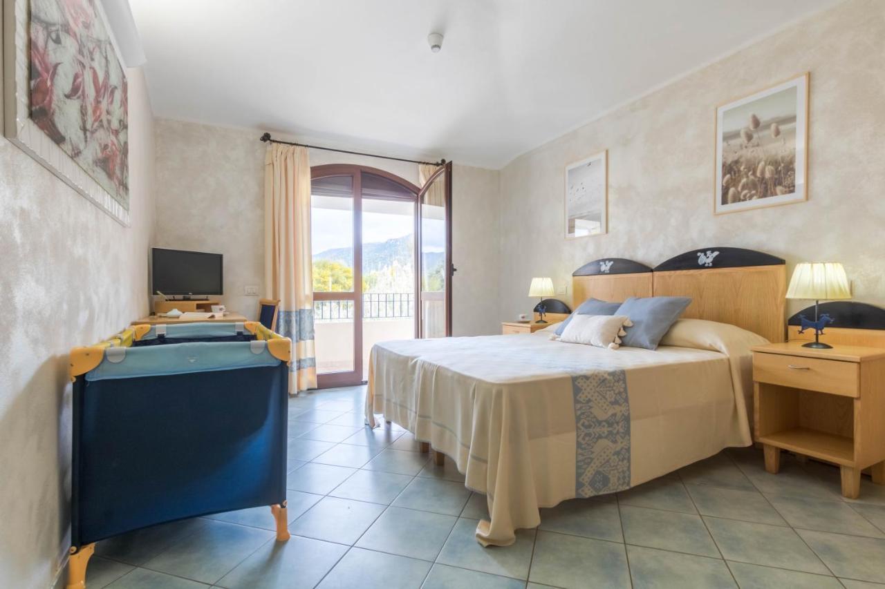 Hotel Villa Del Mare Solanas Solanas  Eksteriør bilde