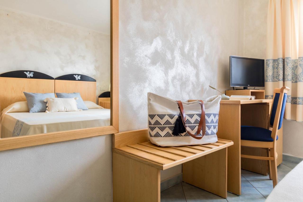 Hotel Villa Del Mare Solanas Solanas  Eksteriør bilde