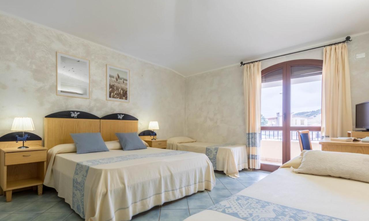 Hotel Villa Del Mare Solanas Solanas  Eksteriør bilde